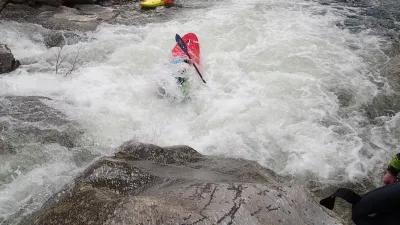 Juju à la réception du premier rapide de la série qui précède le premier passage 6.